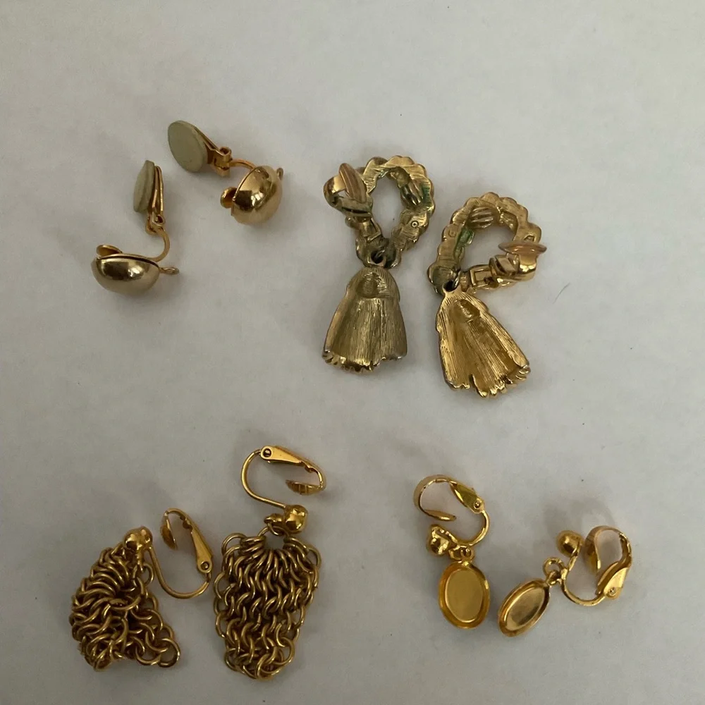 FOUR PAIRS OF‎ VINTAGE GOLD TONE CLIP ON EARRINGS